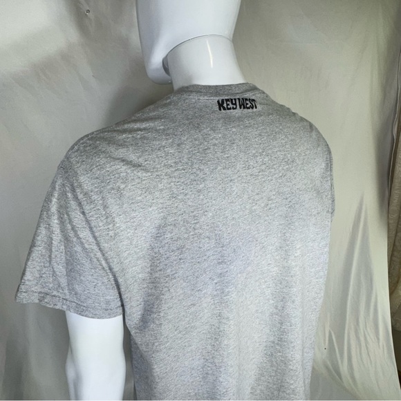 Gildan Men’s “ Hey Vegetarians My Food Poops on Your Food!” Gray Tee - Picture 4 of 6